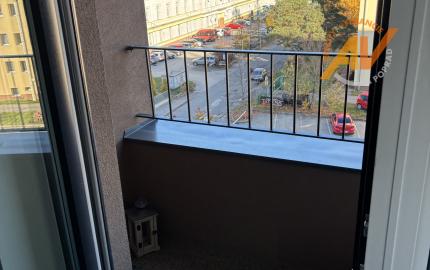 AV Reality Poprad – exkluzívna ponuka prenájmu  2-izbového bytu s balkónom a parkovacím miestom v Poprade - ulica Rovná ,blízko centra.