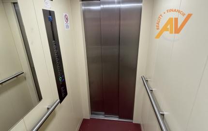 AV Reality Poprad – exkluzívna ponuka prenájmu  2-izbového bytu s balkónom a parkovacím miestom v Poprade - ulica Rovná ,blízko centra.