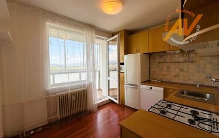 PREDAJ 3-izbový byt s 2 lodžiami