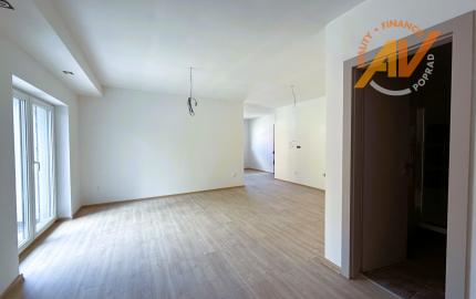 NOVOSTAVBA 4-izbový byt s veľkou záhradou a s parkovacím miestom