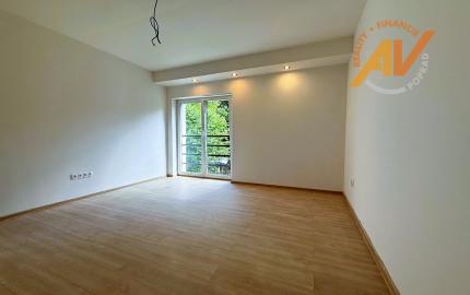 NOVOSTAVBA 4-izbový byt s veľkou záhradou a s parkovacím miestom