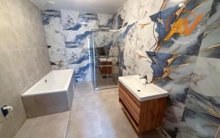 NOVOSTAVBA 4-izbový byt s vlastnou záhradou a s parkovaním