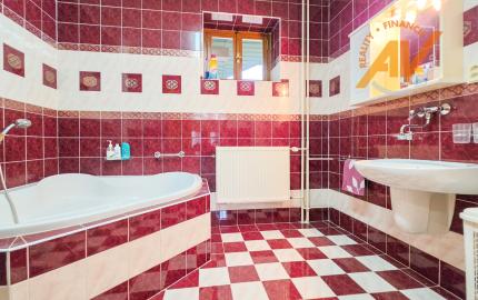 PREDAJ - priestranný rodinný dom Hôrka - Ondrej