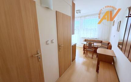 AV Reality | PREDAJ zariadený 1-izbový byt s lodžiou Nový juh