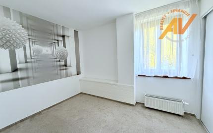 NA PRENÁJOM | Kancelárske a administratívne priestory 90 m² – Kežmarok