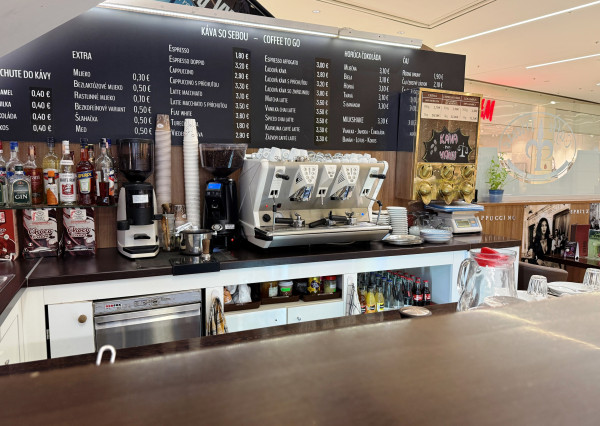 ODSTÚPENIE ZABEHNUTEJ KAVIARNE – Caffé Trieste, OC Fórum Poprad