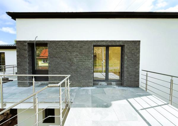 NOVOSTAVBA 4-izbový byt s vlastnou záhradou a s parkovaním