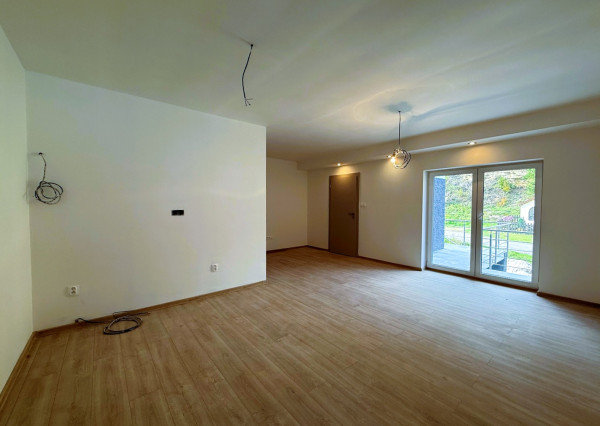 NOVOSTAVBA 4-izbový byt s veľkou záhradou a s parkovacím miestom