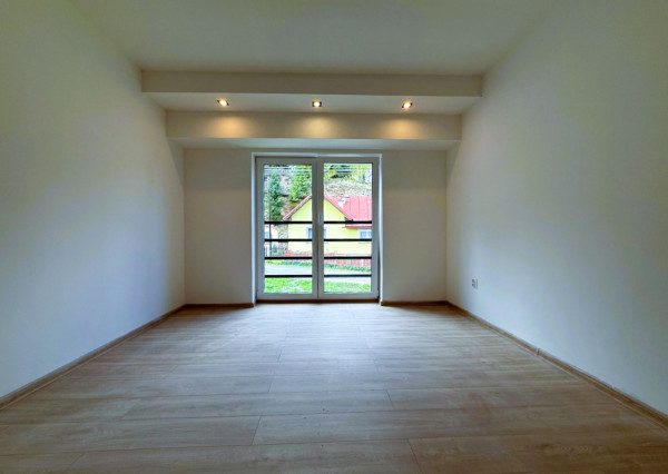 NOVOSTAVBA 4-izbový byt s veľkou záhradou a s parkovacím miestom