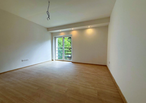 NOVOSTAVBA 4-izbový byt s veľkou záhradou a s parkovacím miestom