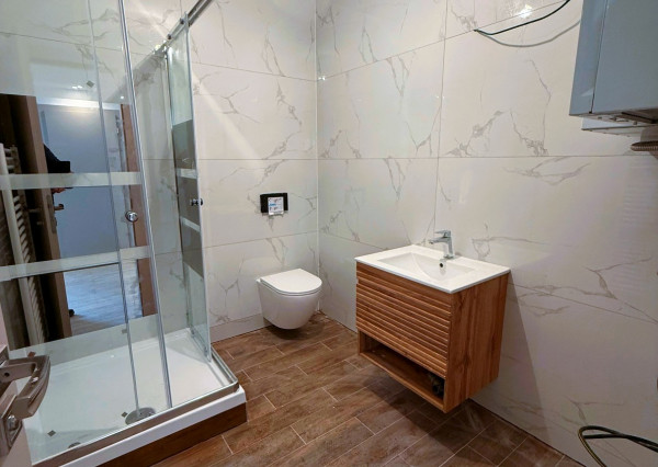 NOVOSTAVBA 4-izbový byt s veľkou záhradou a s parkovacím miestom