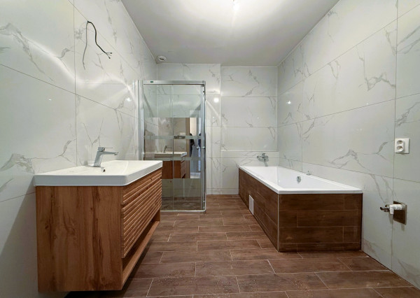 NOVOSTAVBA 4-izbový byt s veľkou záhradou a s parkovacím miestom