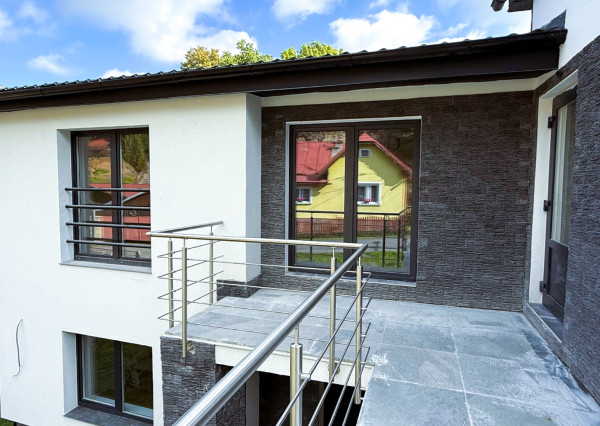 NOVOSTAVBA 4-izbový byt s veľkou záhradou a s parkovacím miestom