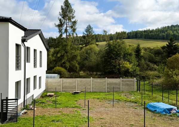 NOVOSTAVBA 4-izbový byt s veľkou záhradou a s parkovacím miestom