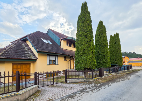 PREDAJ - priestranný rodinný dom Hôrka - Ondrej