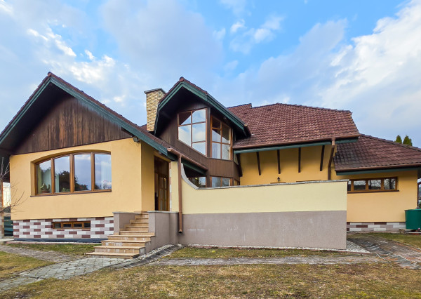 PREDAJ - priestranný rodinný dom Hôrka - Ondrej