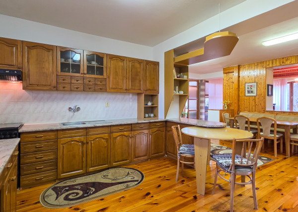 PREDAJ - priestranný rodinný dom Hôrka - Ondrej