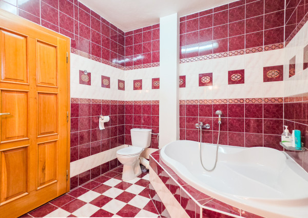 PREDAJ - priestranný rodinný dom Hôrka - Ondrej