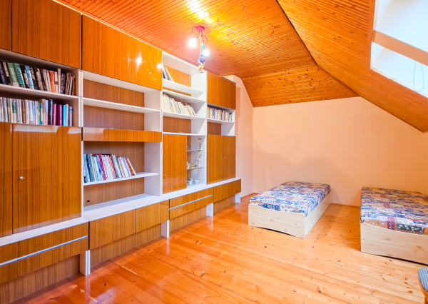 PREDAJ - priestranný rodinný dom Hôrka - Ondrej