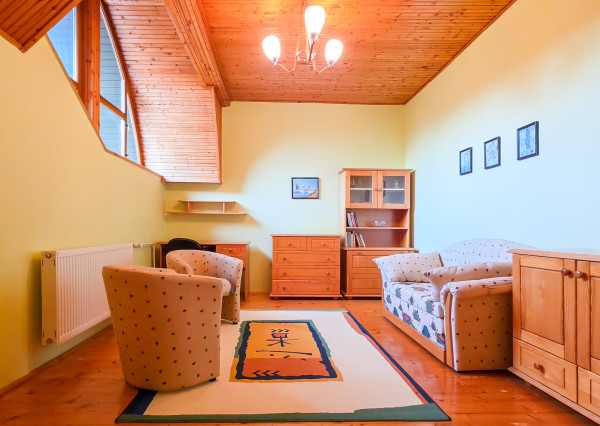 PREDAJ - priestranný rodinný dom Hôrka - Ondrej