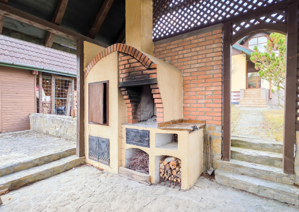 PREDAJ - priestranný rodinný dom Hôrka - Ondrej