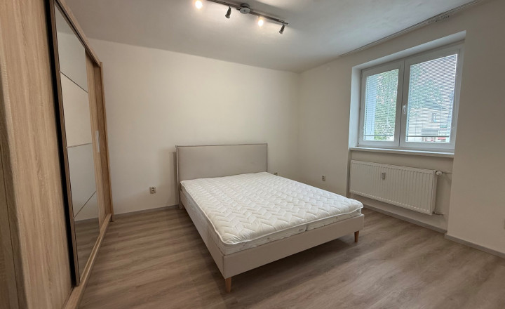 PRENÁJOM 2-IZBOVÝ BYT s balkónom Poprad - CENTRUM - fotografia 4