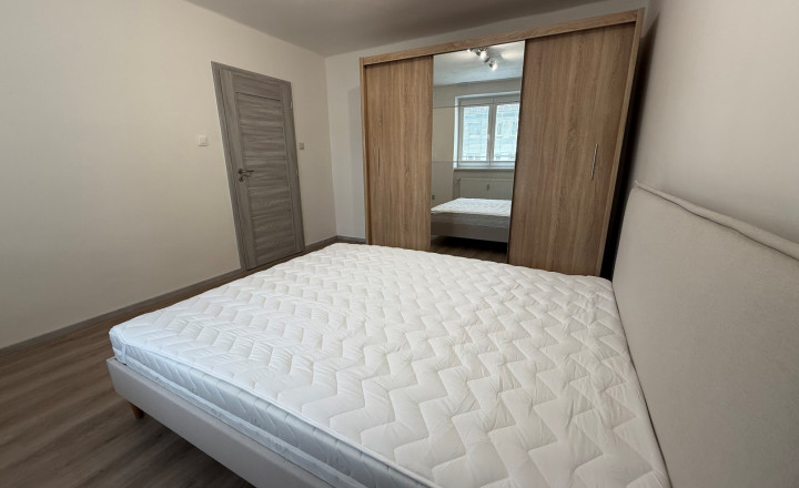 PRENÁJOM 2-IZBOVÝ BYT s balkónom Poprad - CENTRUM - fotografia 5