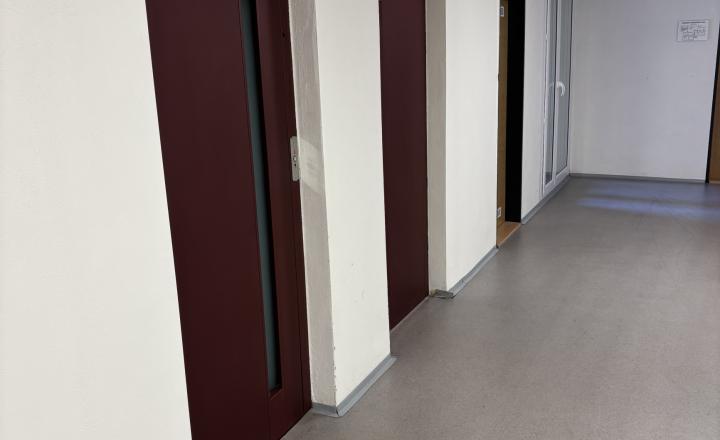 AV Reality Poprad – exkluzívna ponuka prenájmu  2-izbového bytu s balkónom a parkovacím miestom v Poprade - ulica Rovná ,blízko centra. - fotografia 2