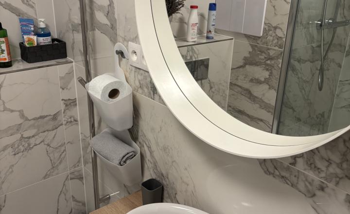 AV Reality Poprad – exkluzívna ponuka prenájmu  2-izbového bytu s balkónom a parkovacím miestom v Poprade - ulica Rovná ,blízko centra. - fotografia 8